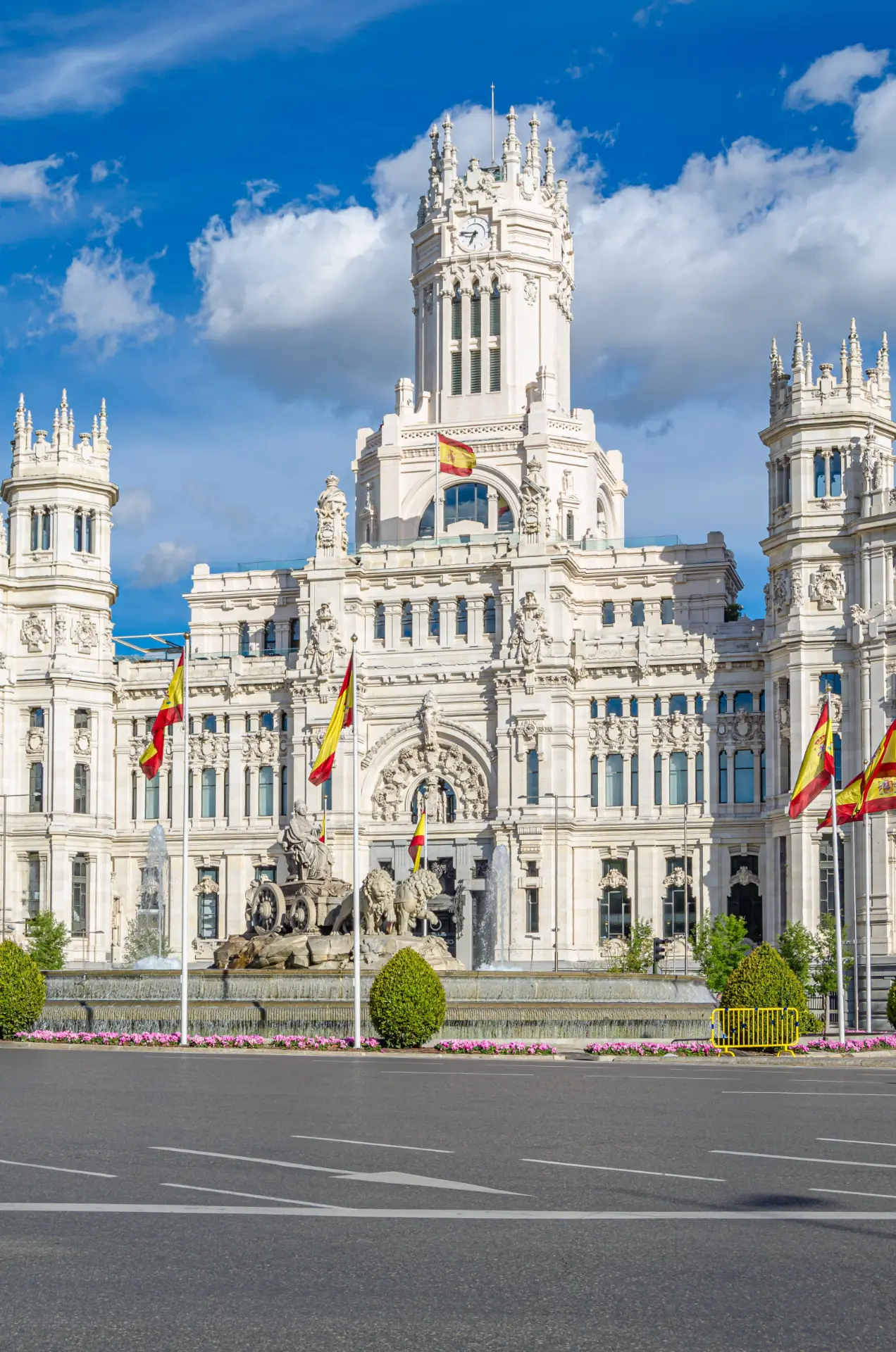 Palacio de Cibeles and fountain in Madrid